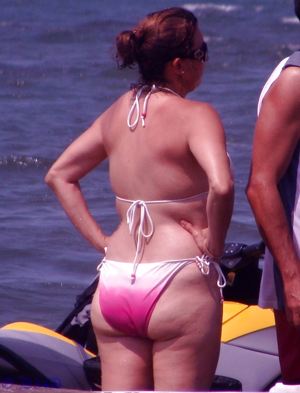 Swimsuit mature (mexican? candid) #19320899