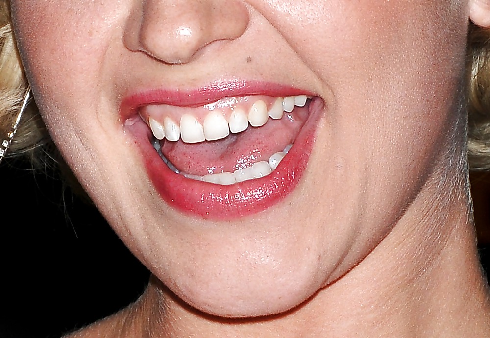 La boca femenina
 #6581399