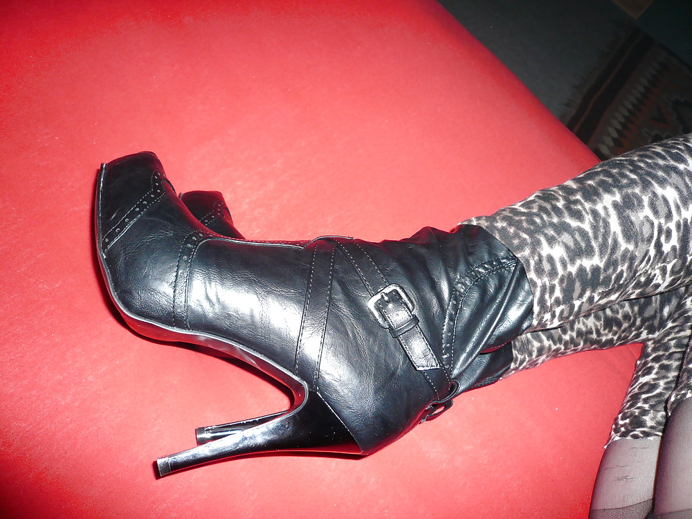 STOKINGS & BOOTS #3360004