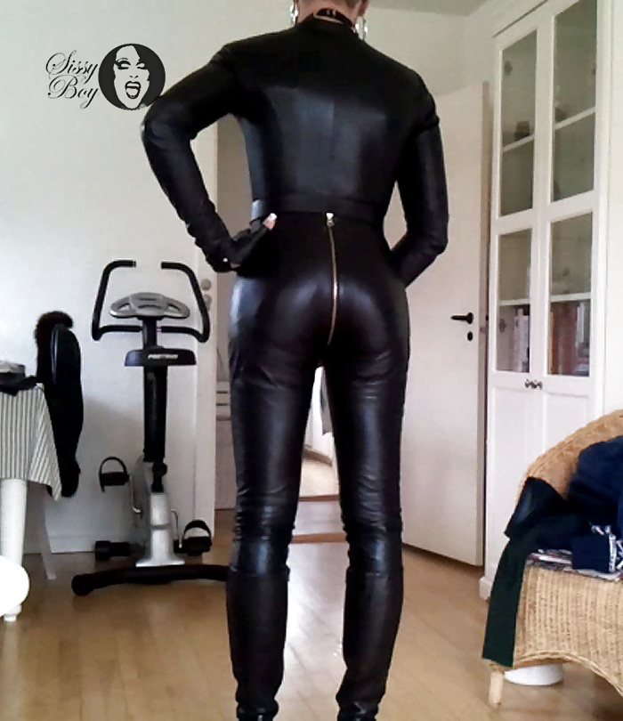 Sissy sexy catsuit in pelle
 #17224483