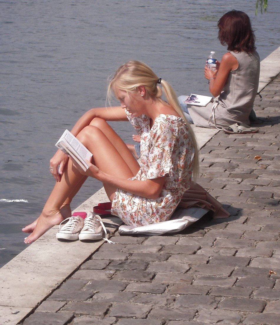 Pies cándidos
 #22604653