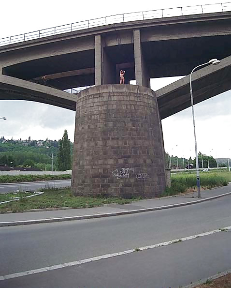 Amateur Brünette Alena In Der Öffentlichkeit Posieren #11433105