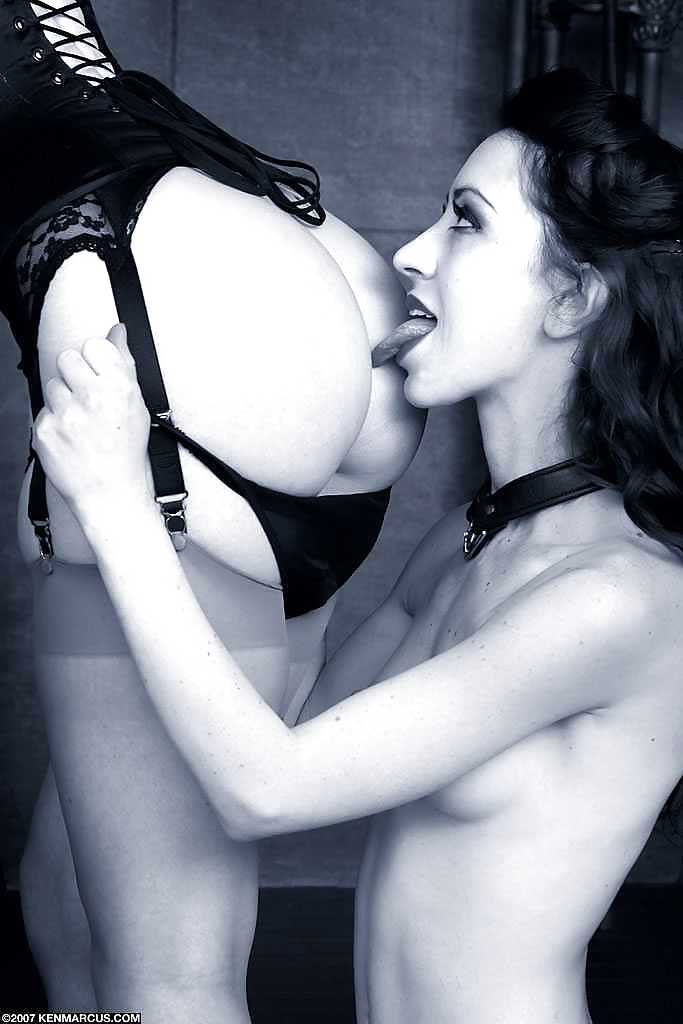 Xes Dames Excitées Super Sexy En Bas En Noir Et Blanc #16719874