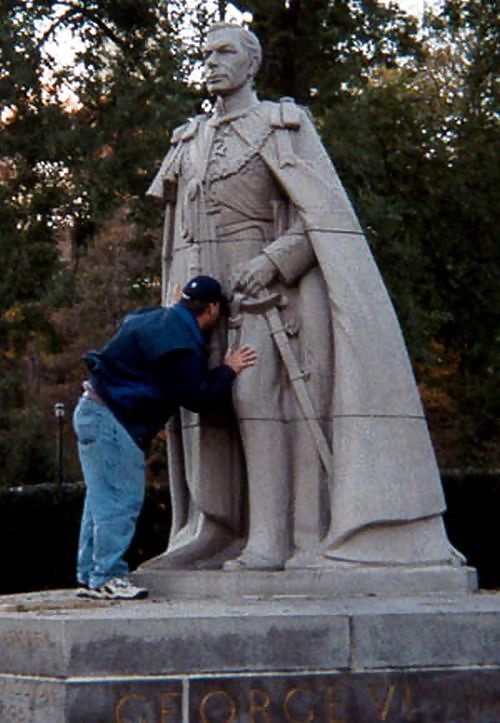 What do people at vacation ? statue grouping !!!! #1811324