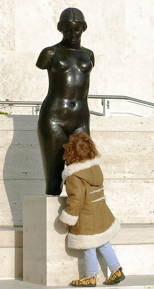 Cosa fanno le persone in vacanza? statua raggruppamento !!!!
 #1811645