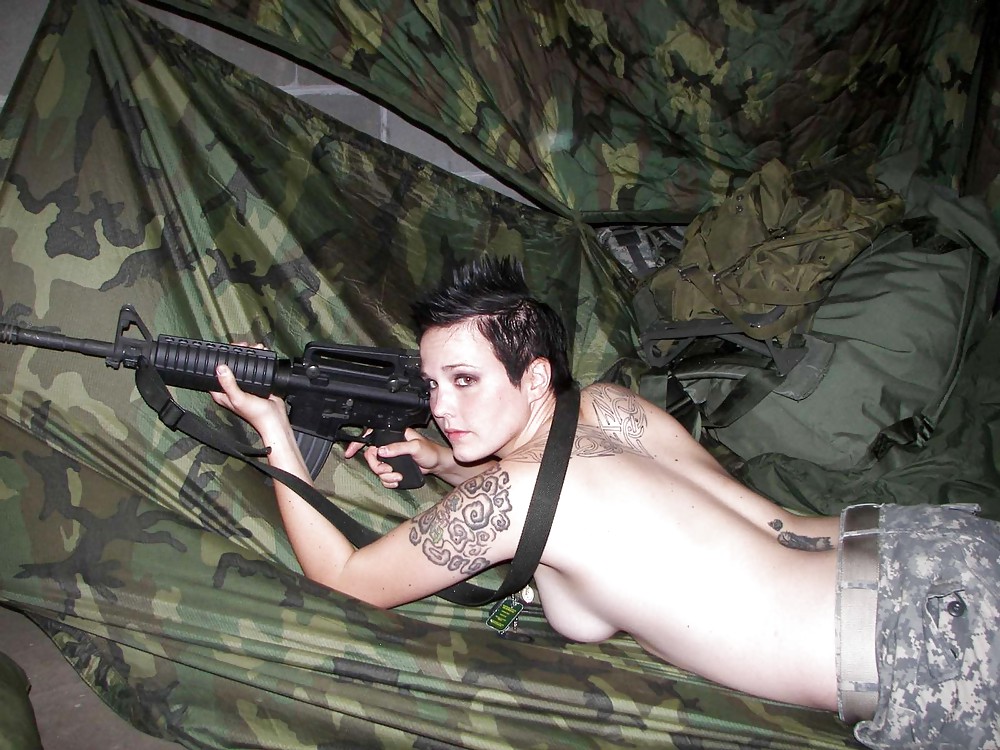 Chicas militares lesbianas
 #9711870