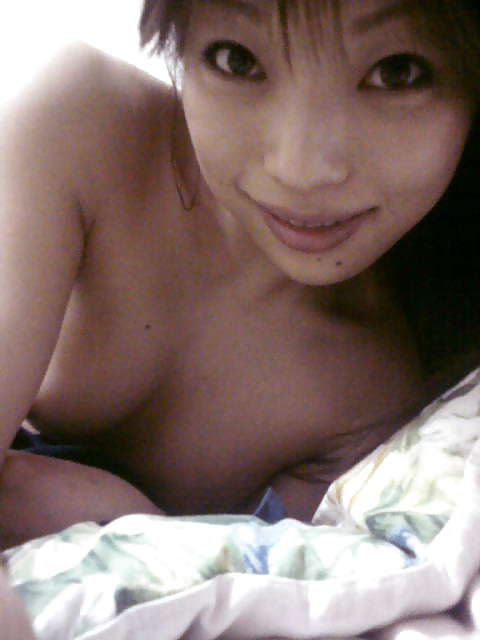 かわいいアジアの女の子の熱い体の自画像
 #9743921