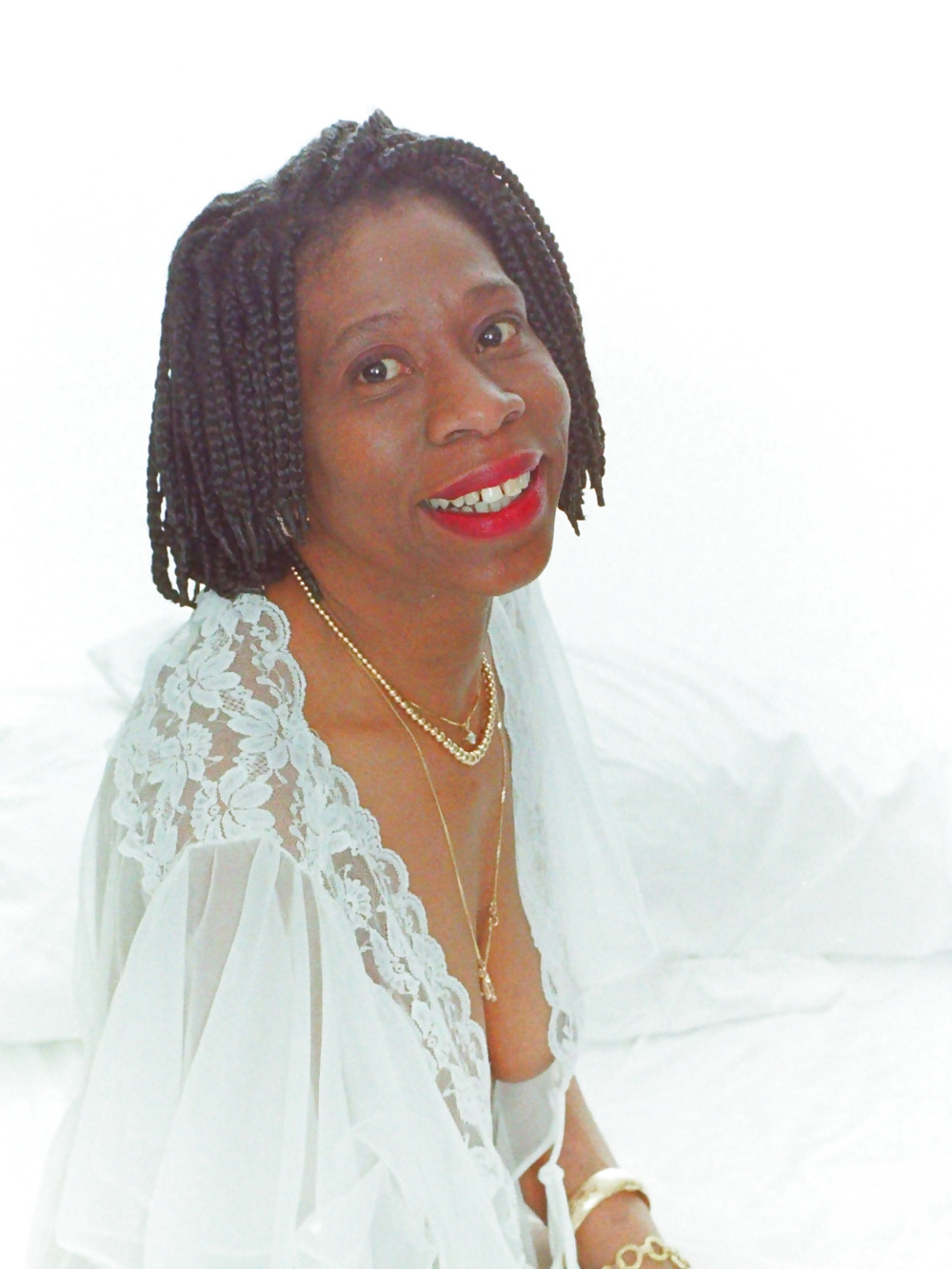 白いローブのBobbi
 #20833484