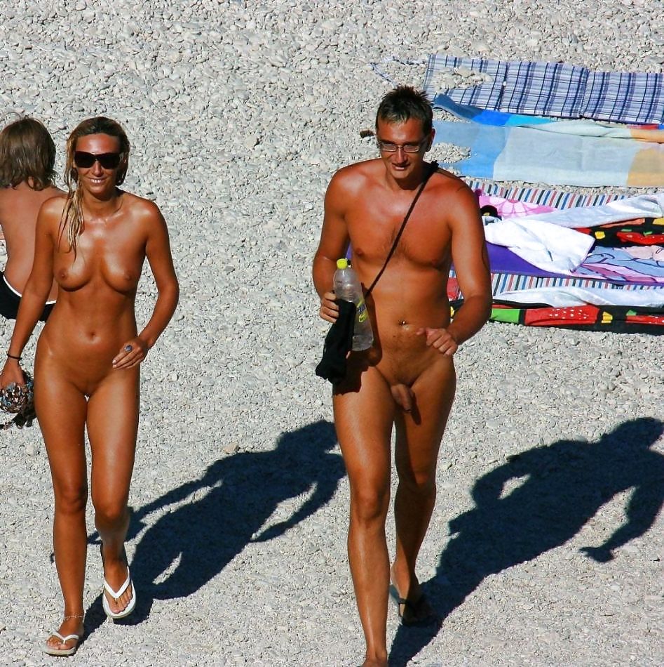 Ragazze nude sulla spiaggia
 #501736