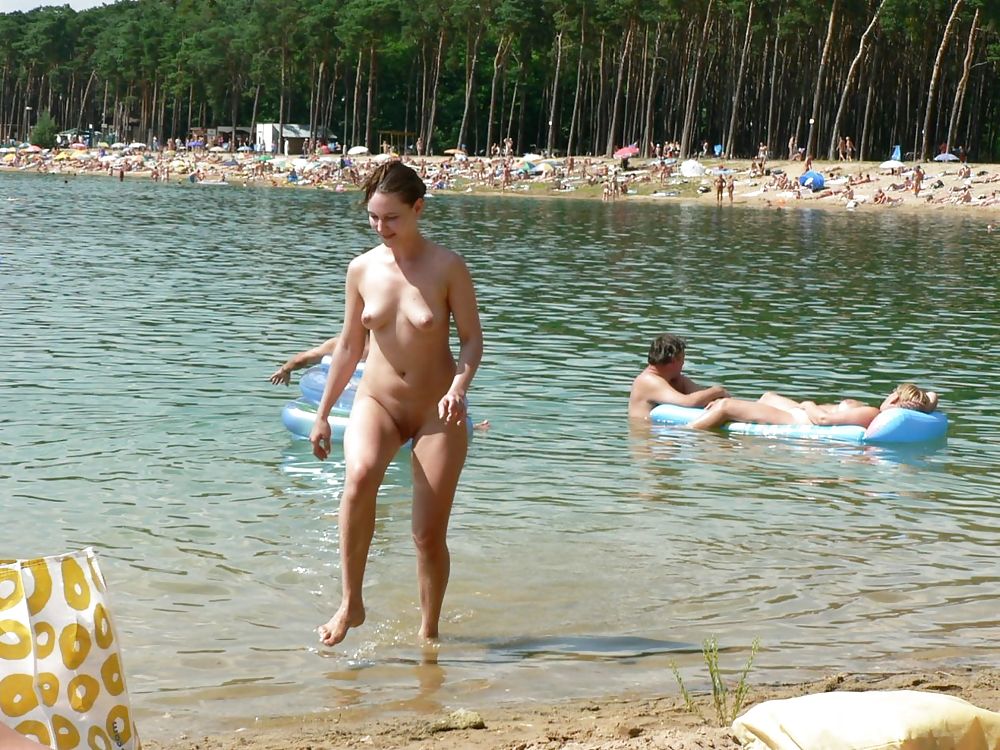 Ragazze nude sulla spiaggia
 #501784