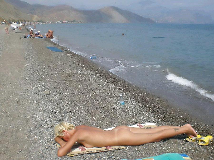 Desnudos en la playa
 #3100180