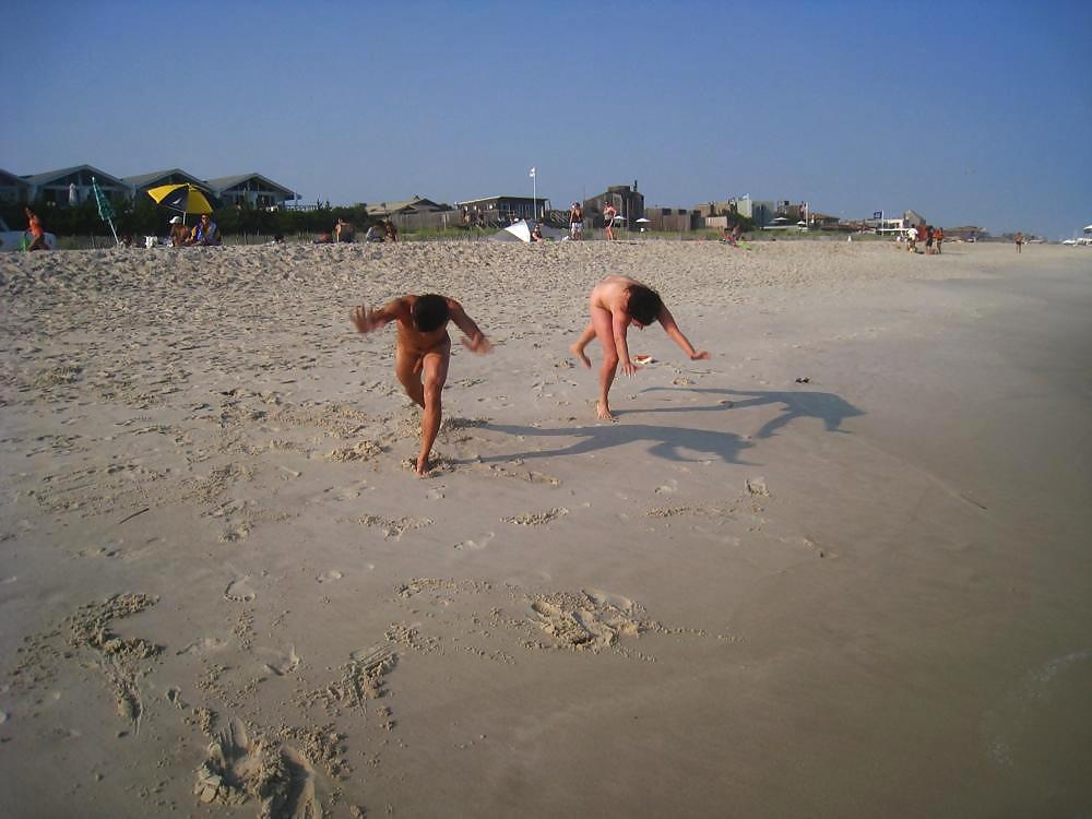 Desnudos en la playa
 #3100269