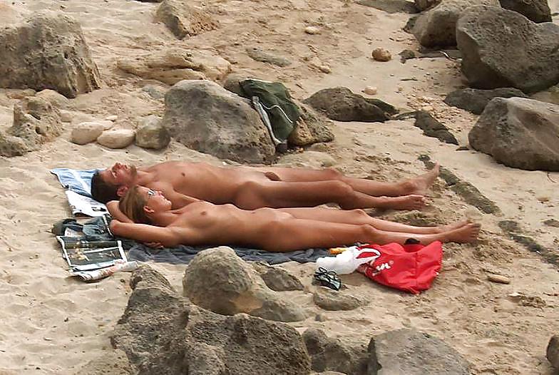 裸のビーチの楽しみ
 #3100434
