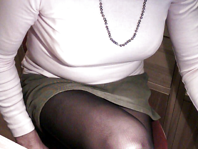 Secretary in black pantyhose and yelow bra #7453679