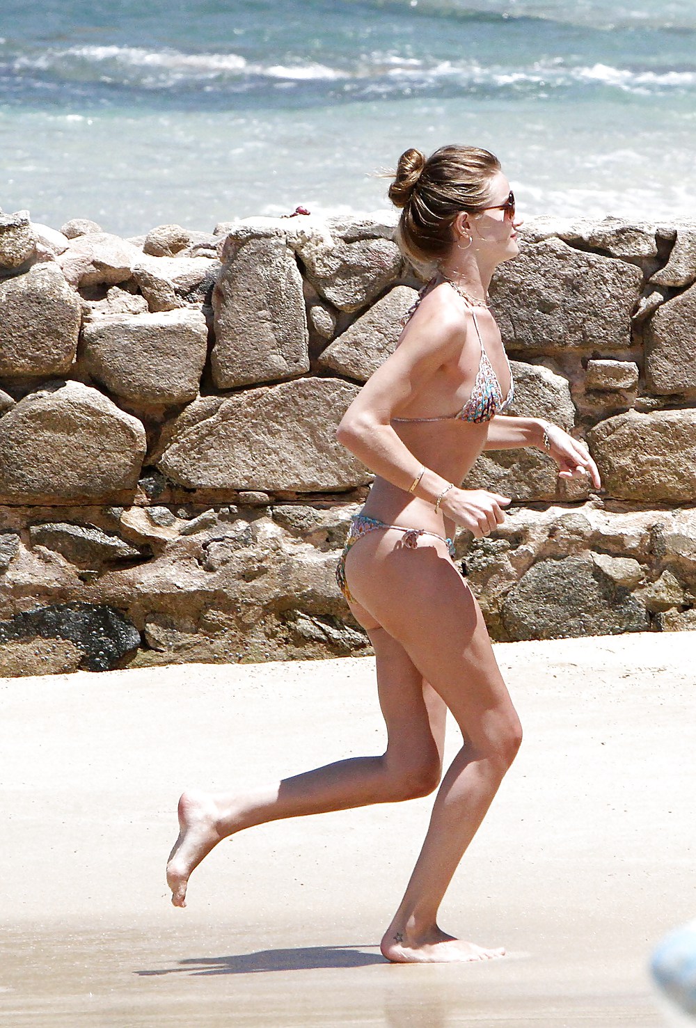 Rosie Huntington Whiteley Bikini on the beach #4027494