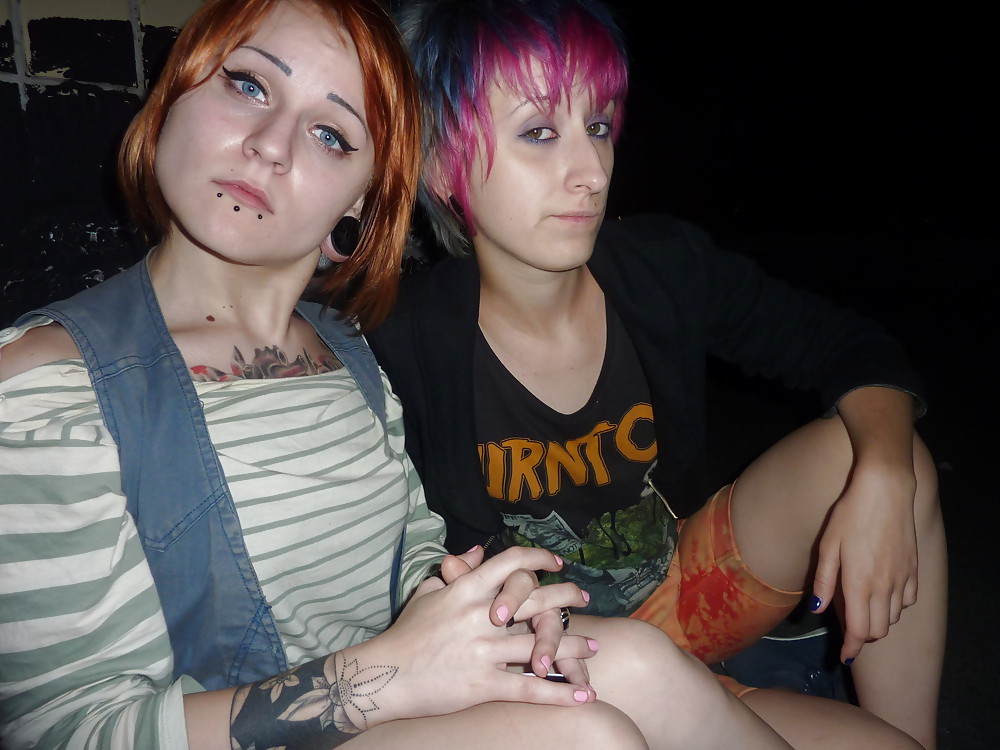 Diversión joven punk
 #18145213