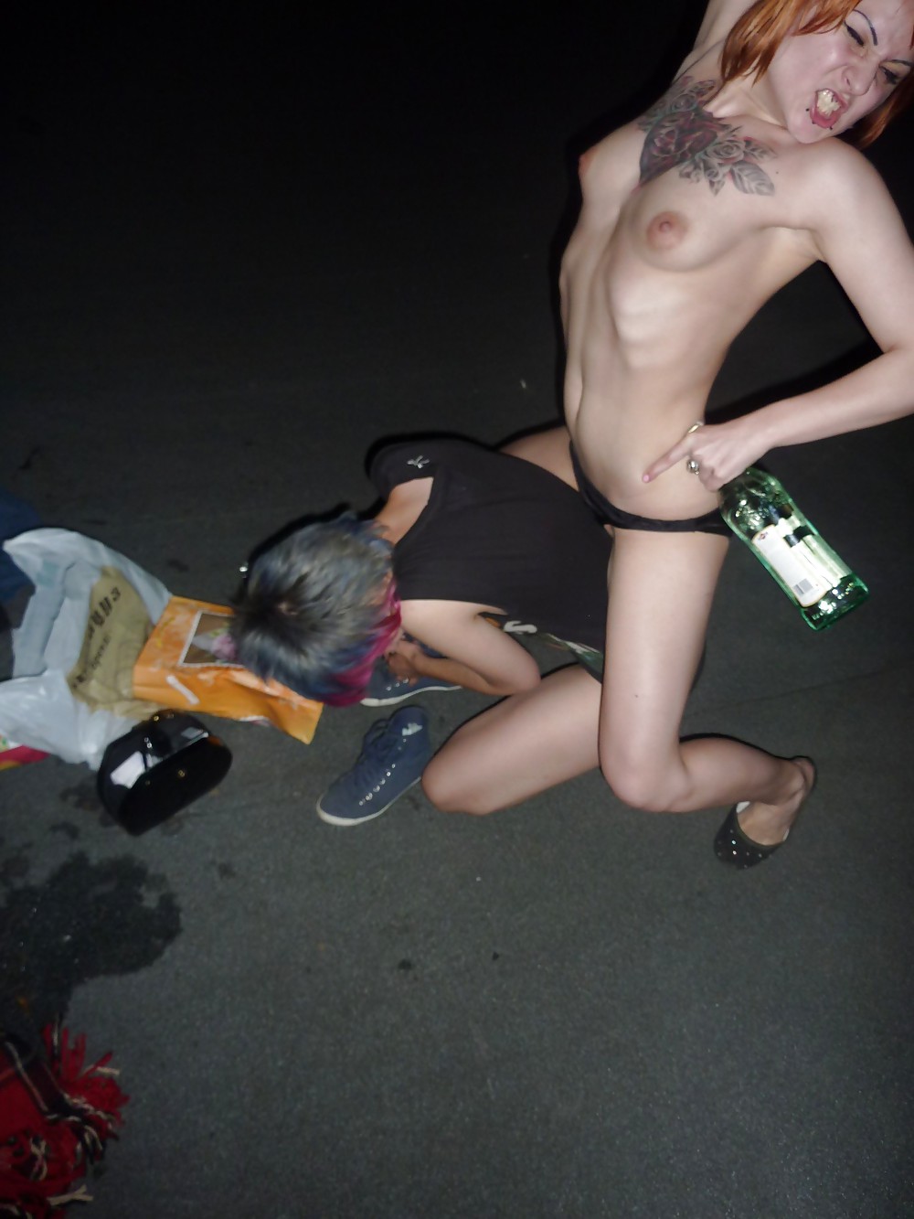 Diversión joven punk
 #18145438