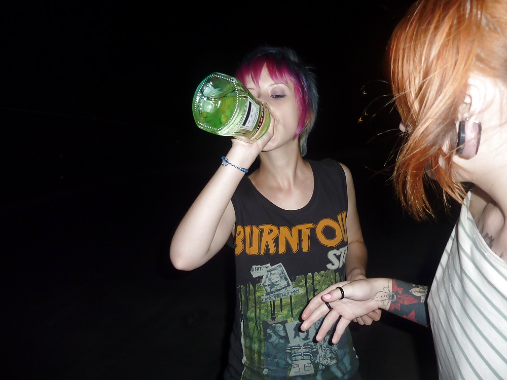 Diversión joven punk
 #18145607