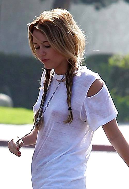 Miley Cyrus Zeigt Brüste Seiten Und Sexy Beine #6119172