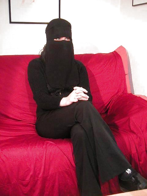 Arabs Cornées En Hijabs #20247817
