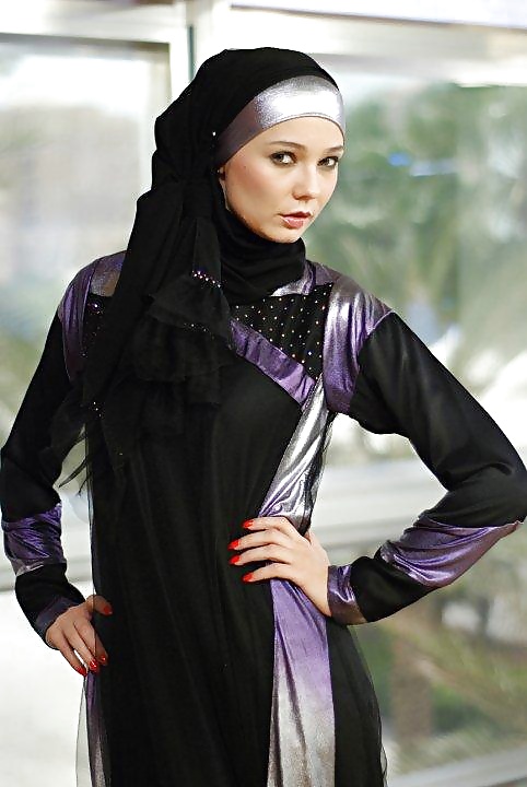 Arabs Cornées En Hijabs #20247886