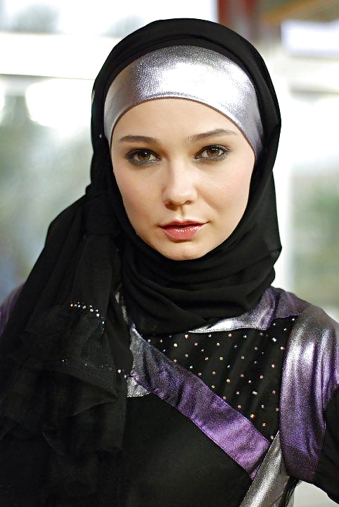 Arabs Cornées En Hijabs #20247893