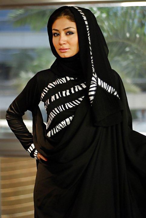 Arabs Cornées En Hijabs #20247915