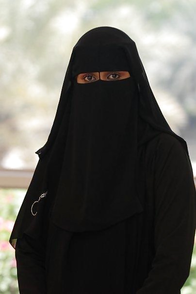 Arabs Cornées En Hijabs #20248016