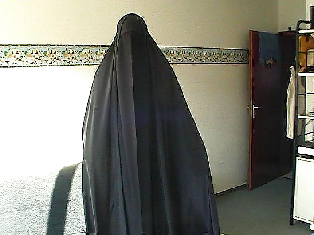 Arabs Cornées En Hijabs #20248168