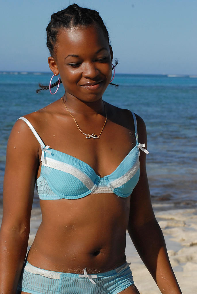 NICE BLACK TEEN ON THE BEACH #9662866