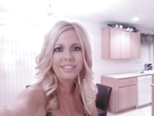 Blonde.teen
 #13994861