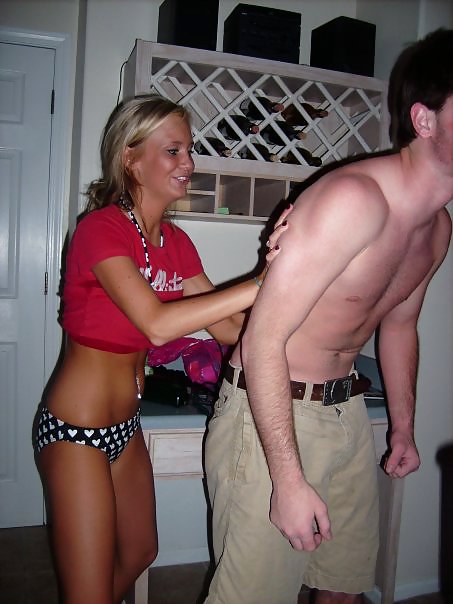 Facebook college bionda grandi tette bikini courtney
 #3140701