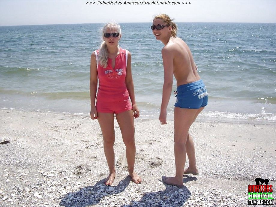 Muy bonito chicas desnudas en la playa 
 #7689432