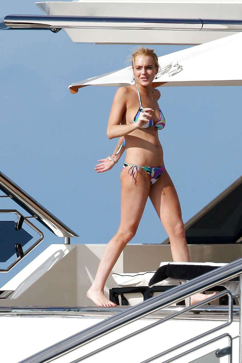 Lindsay Lohan in bikini on a yacht in St. Barthelemy #2512510