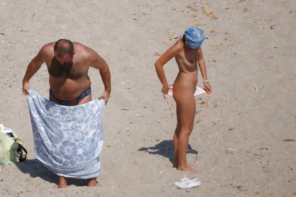 Desnudo en la playa 5.
 #19968148