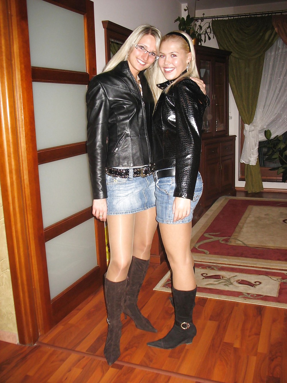 Queens in jeans CIII - Hand- and Blowjobs #8304829