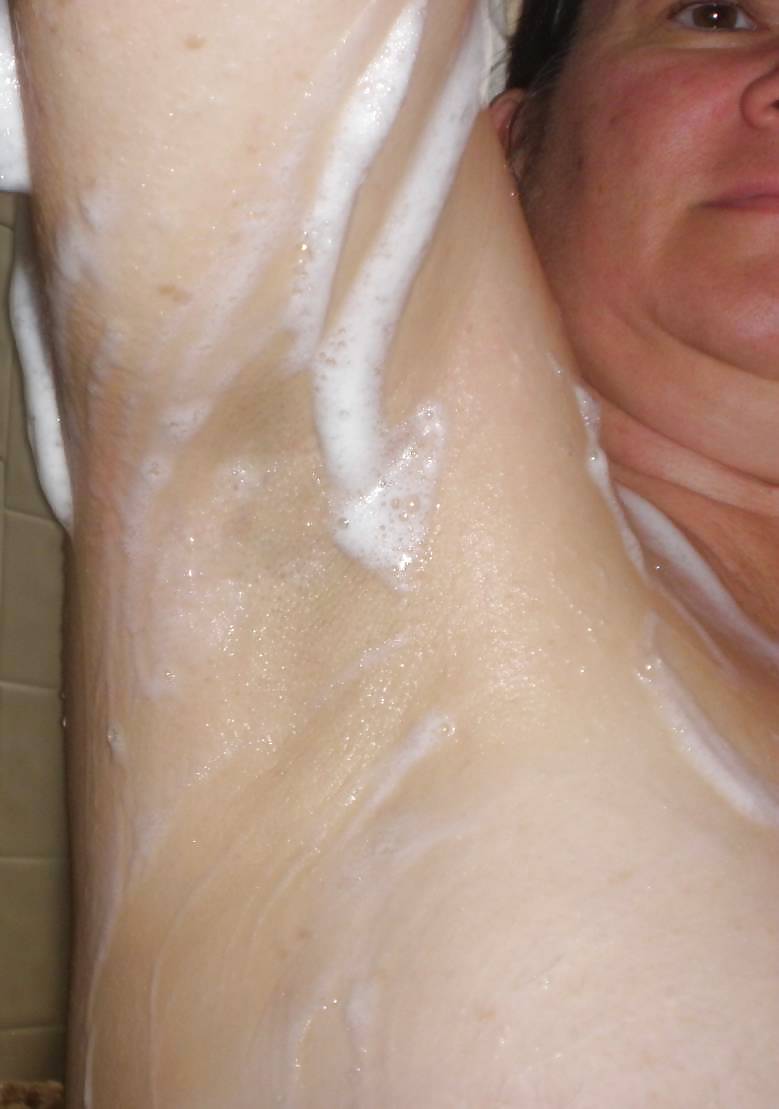 Mature wife is shaving in the bath #2796507