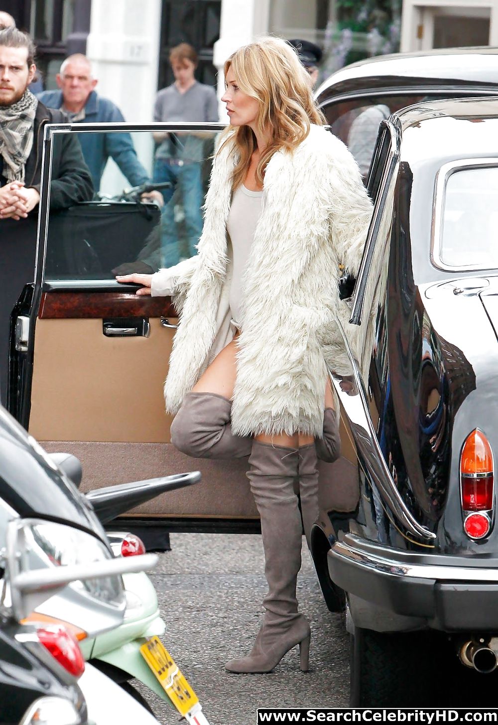 Kate moss braless y pantyless en londres
 #22358223