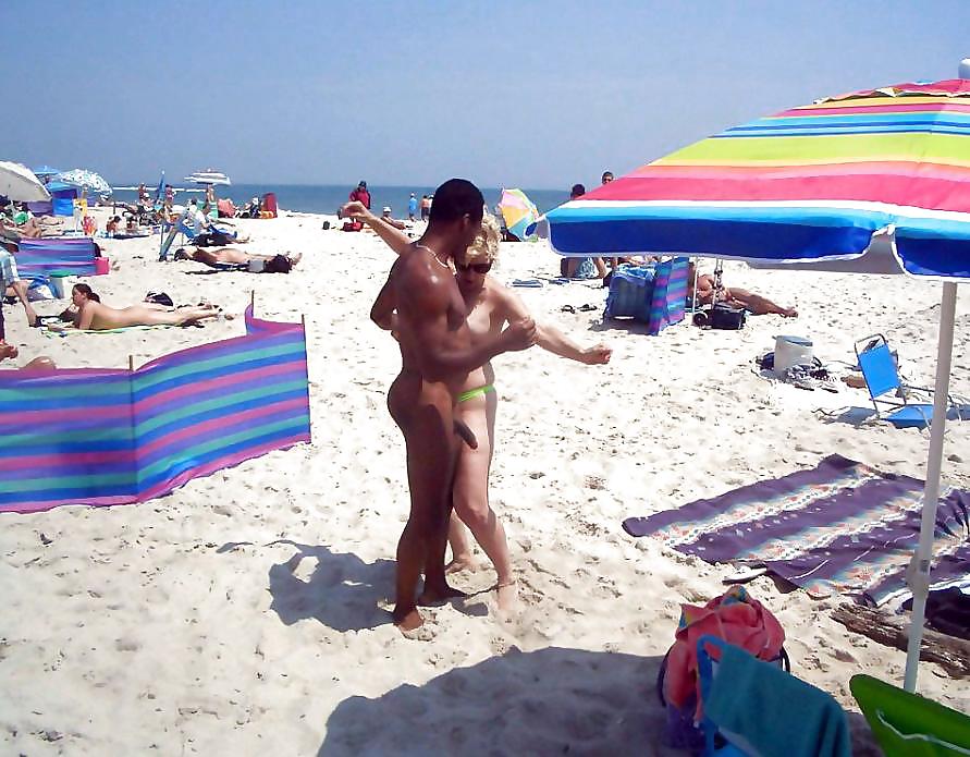 Nudista playa grobbing ii
 #20066671
