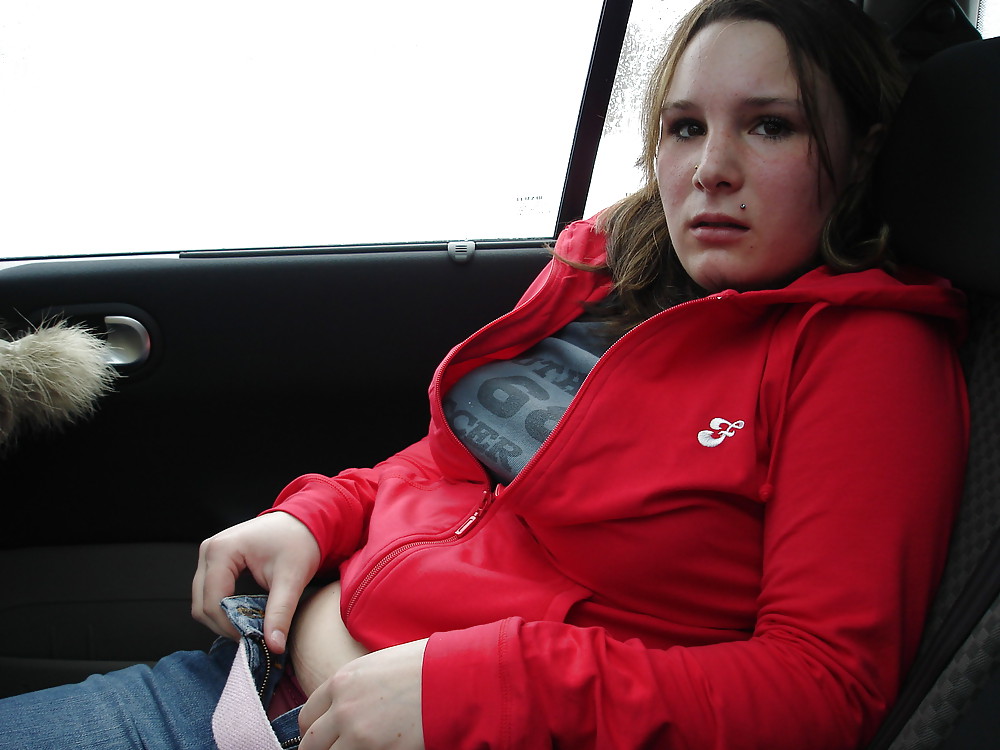 Chubby girl fucked in car-Sex photo