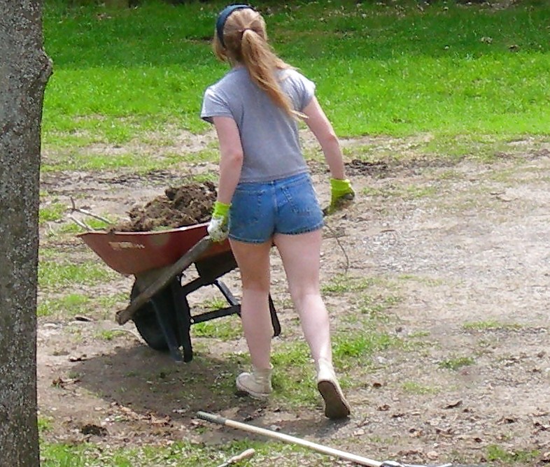 Caliente 20yr viejo vecino haciendo el trabajo de jardín.
 #4593800