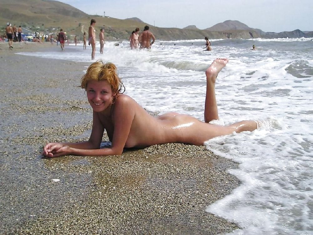 Divertimento sulla spiaggia nudista
 #253178