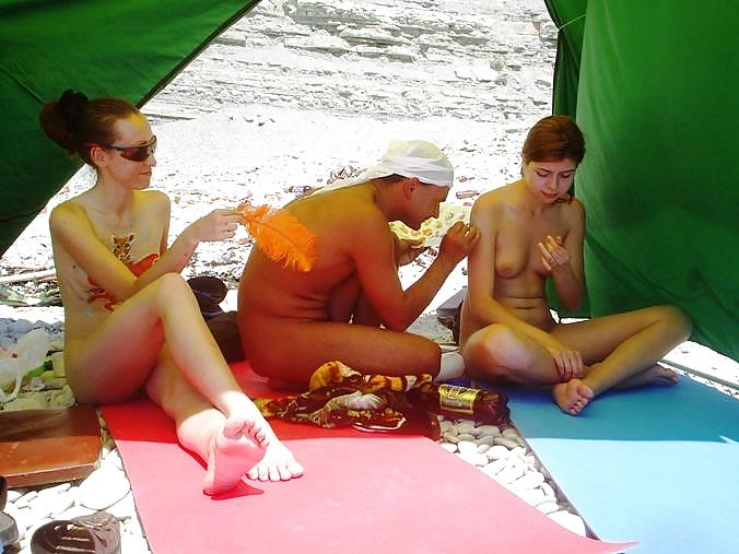 Ragazze nude sulla spiaggia
 #796716