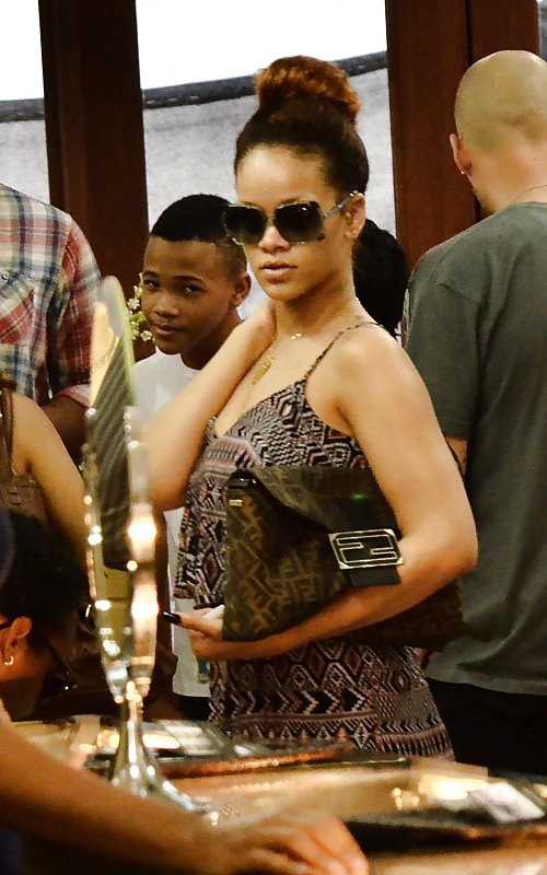 Rihanna Shopping à Barbade Candids 2 #4955146