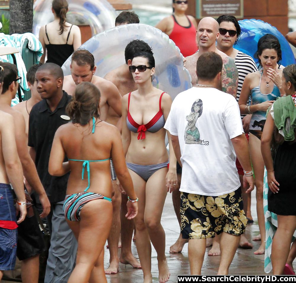 Katy Perry - Bikini Candids Auf Atlantis Paradise Island #15764778