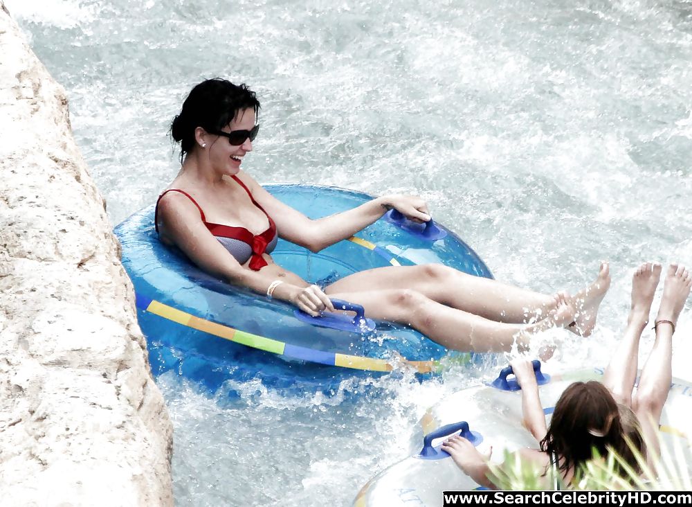 Katy Perry - Bikini Candids Auf Atlantis Paradise Island #15764817