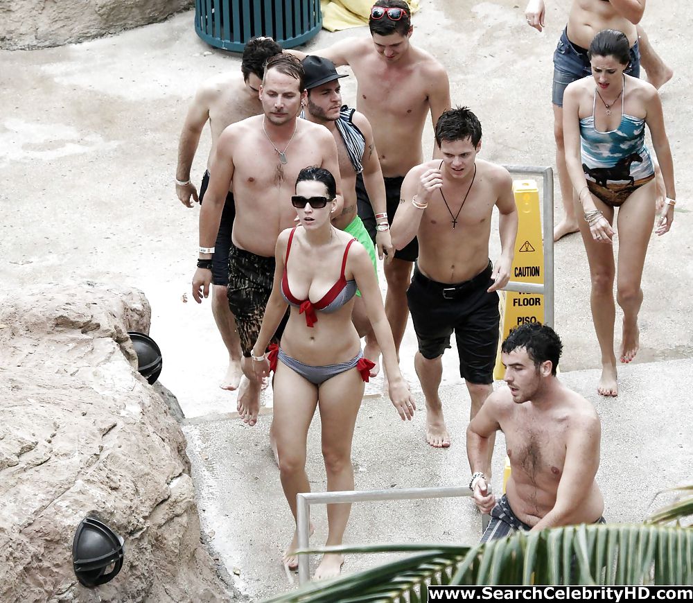 Katy Perry - Bikini Candids Auf Atlantis Paradise Island #15764824
