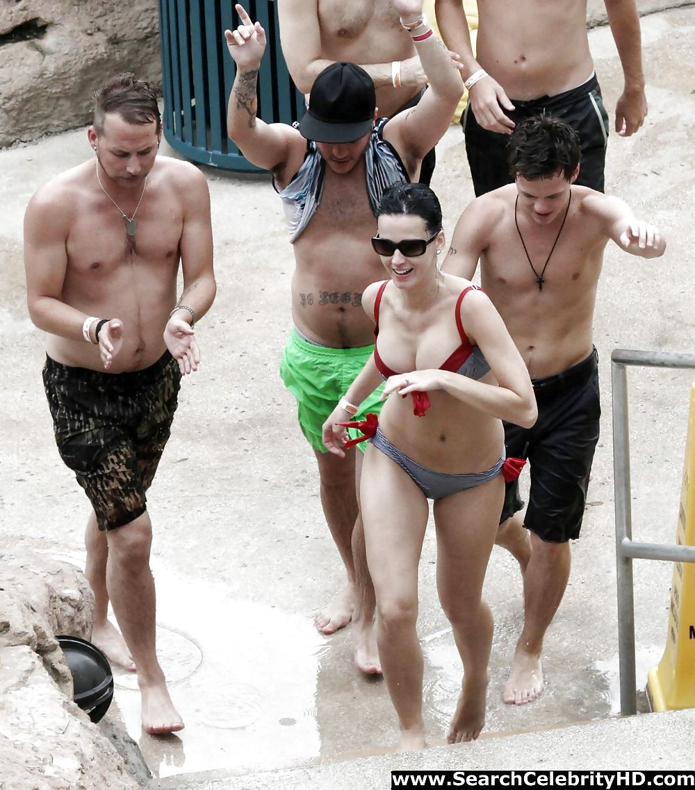 Katy Perry - Bikini Candids Auf Atlantis Paradise Island #15764828