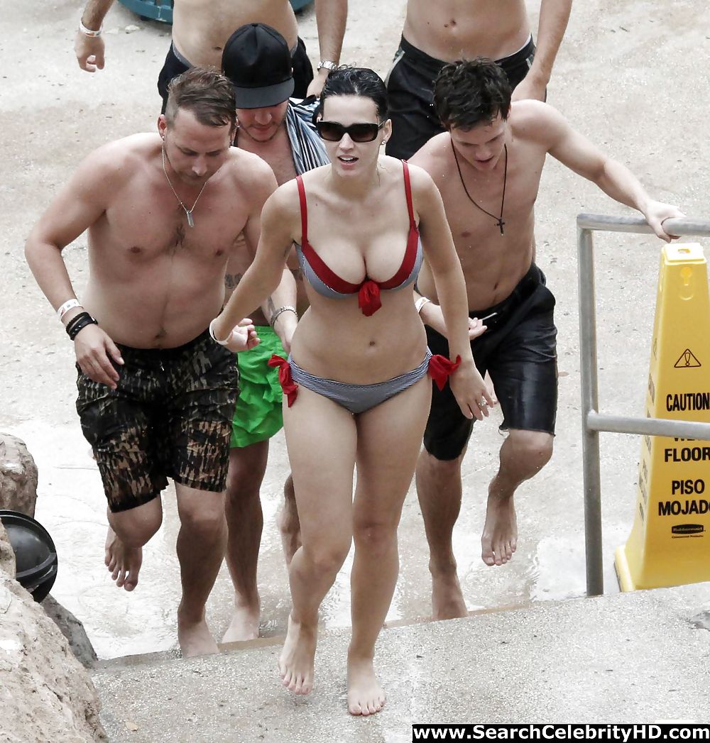 Katy Perry - Bikini Candids Auf Atlantis Paradise Island #15764841