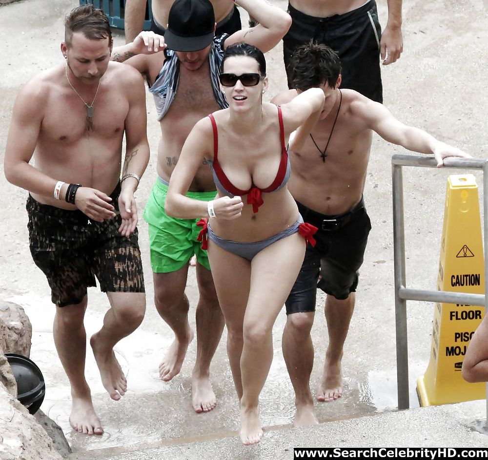 Katy Perry - Bikini Candids Auf Atlantis Paradise Island #15764858